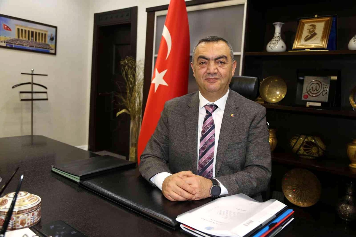 Başkan Büyüksimitci: "Cumhuriyet ile Türk milleti hürriyet ve bağımsızlık içinde yaşama onuruna kavuşmuştur"
