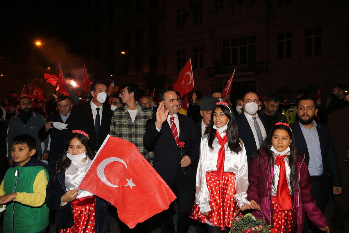 Beyoğlu\'nda Cumhuriyet Bayramı dolayısıyla kortej yürüyüşü düzenlendi