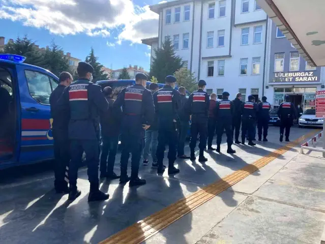 Cinayet zanlısını far parçaları ele verdi