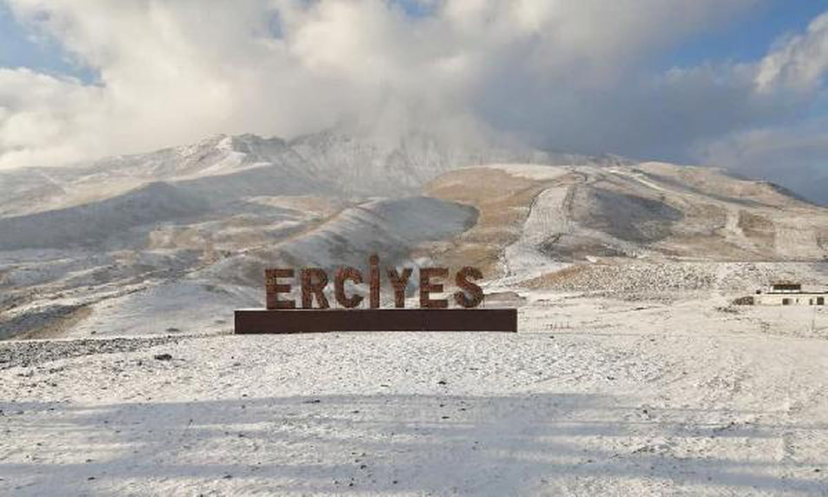 Erciyes\'e kar yağdı