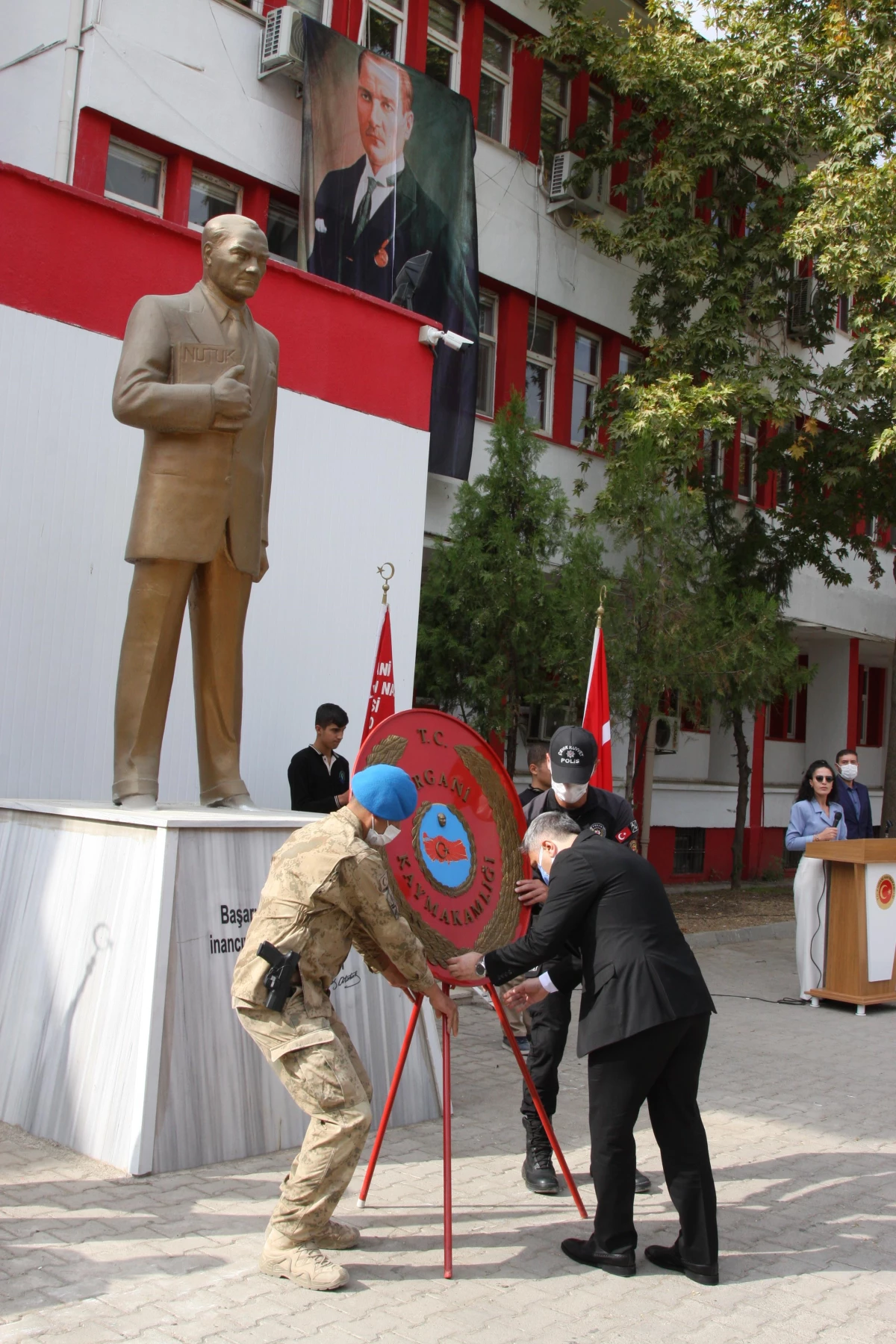 Ergani\'de 29 Ekim Cumhuriyet Bayramı kutlanıyor