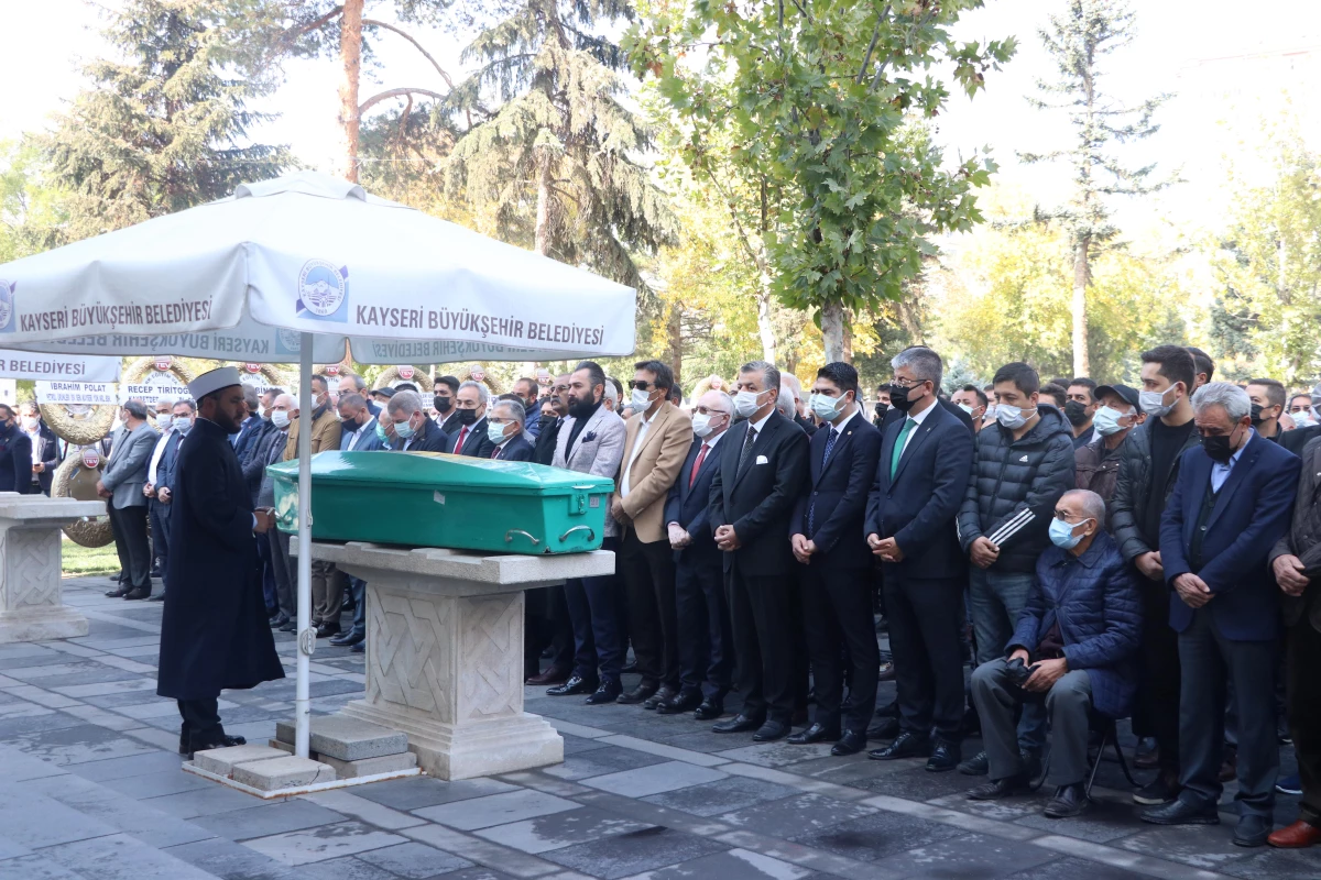 Son dakika... Eski MHP İl Başkanı Şaban Solmaz\'ın cenazesi defnedildi