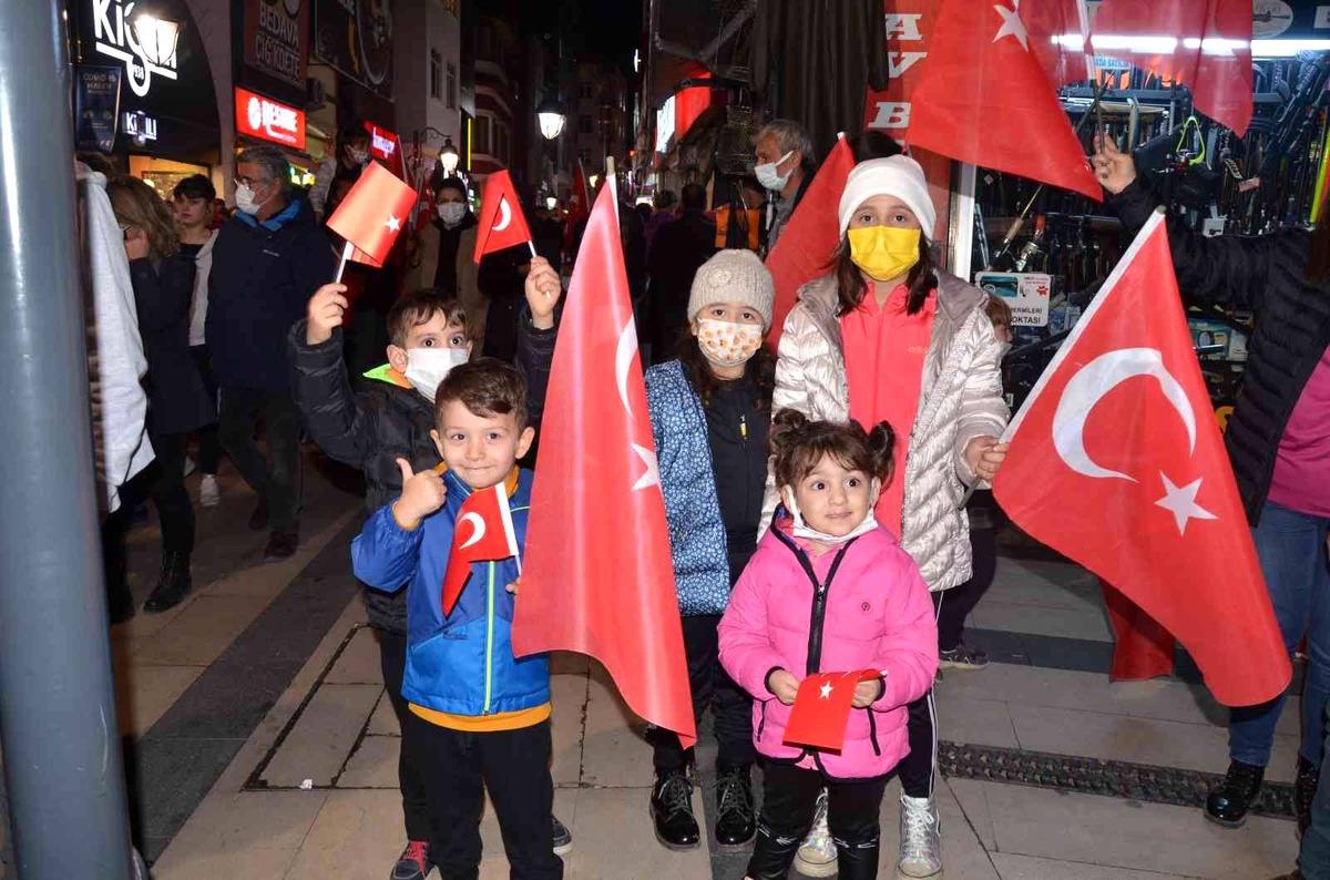Fatsa\'da fener alaylı Cumhuriyet Bayramı coşkusu