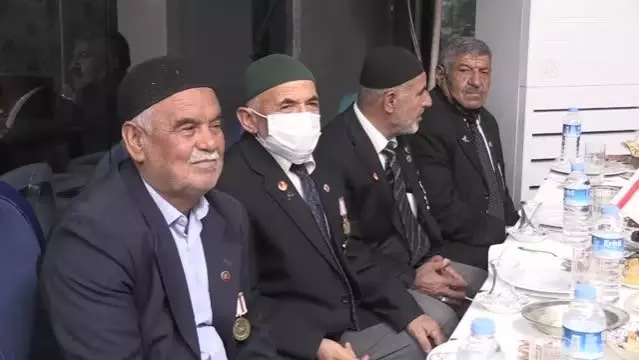 Son dakika haber... GAZİANTEP - KKTC Cumhurbaşkanı Tatar, Gaziantep'te Kıbrıs gazileriyle buluştu