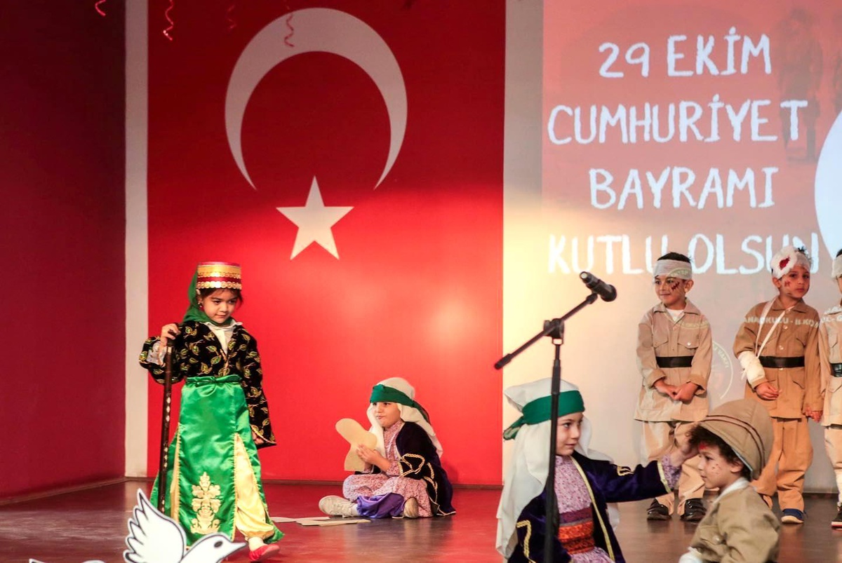 Gaziantep Kolej Vakfı\'nı Cumhuriyet coşkusu sardı