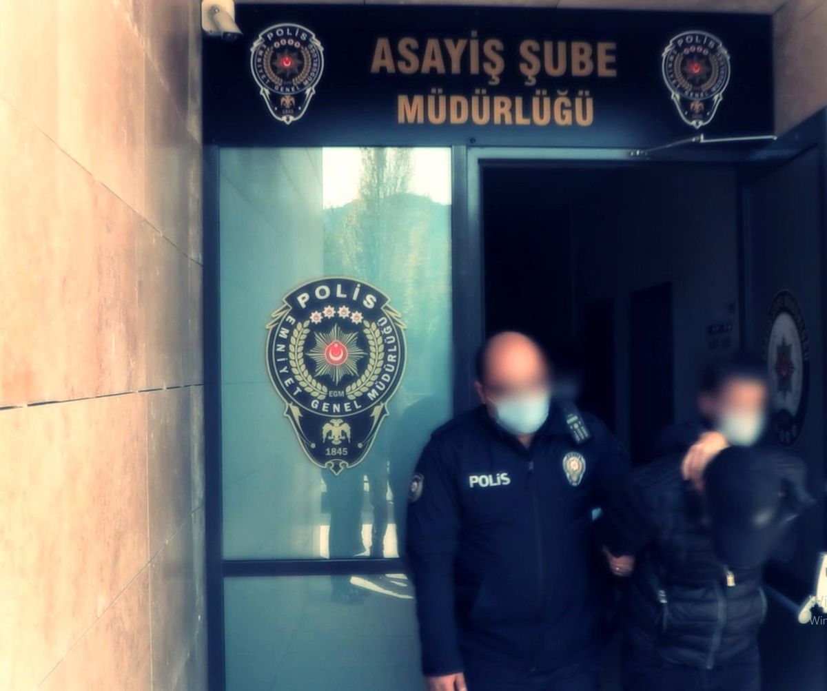 Girdikleri 2 evi soyan 4 şahıs tutuklandı