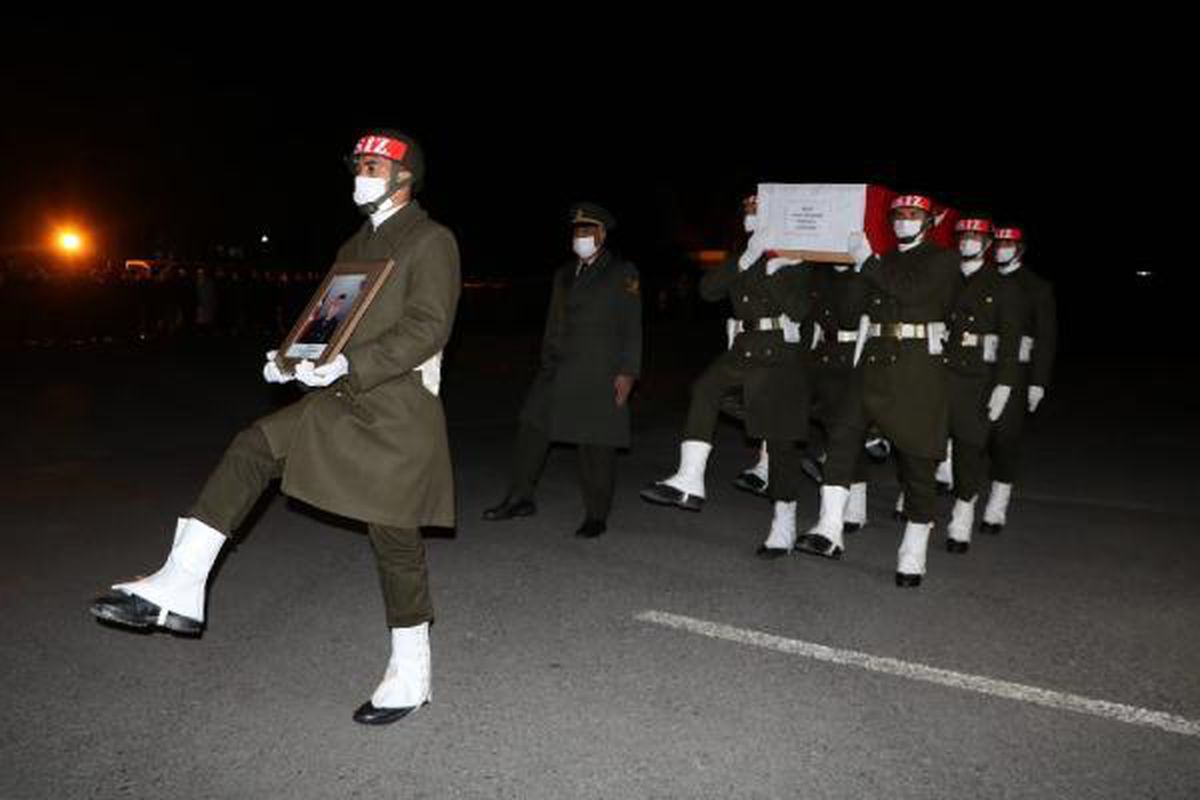 Hakkari\'deki törenin ardından şehit uzman çavuş memleketine uğurlandı