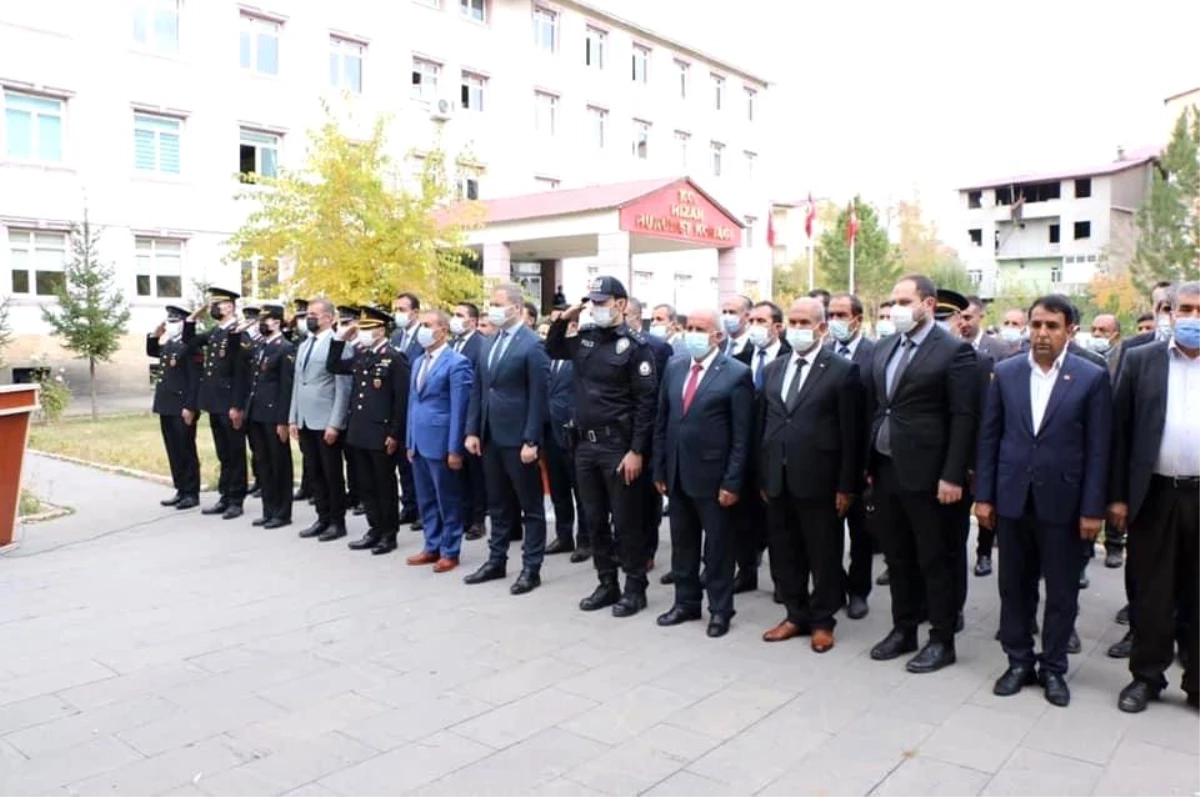 Hizan\'da 29 Ekim Cumhuriyet Bayramı çelenk töreni