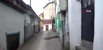 Hizmet engel tanımıyor: Belediye atla malzeme taşıyıp yol yapıyor