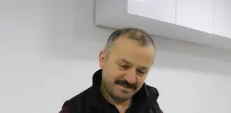 İş yerinin önünde bulduğu balaban kuşuna sahip çıktı