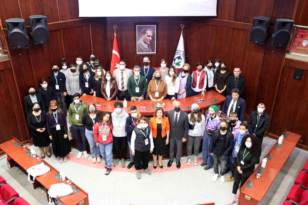 İzmit Belediyesi\'nden yabancı öğrencilere çevre konulu seminer