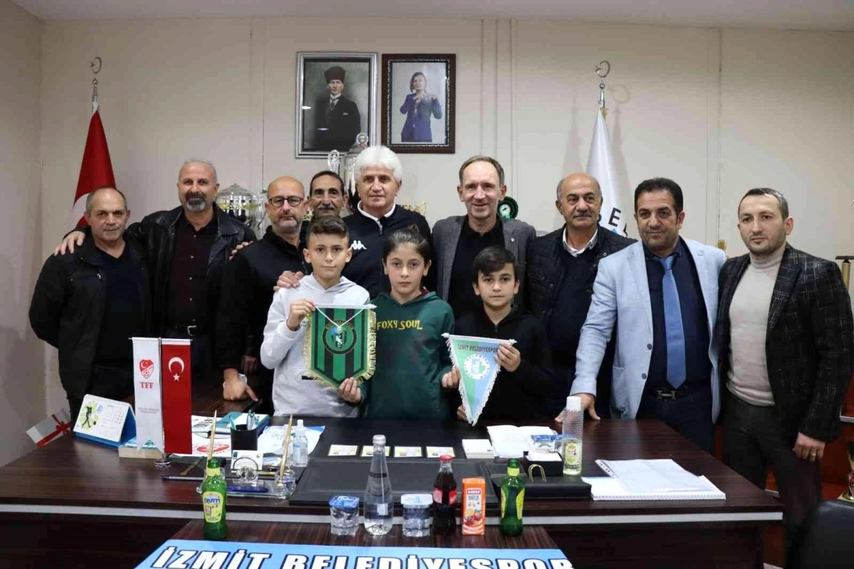 İzmit Belediyespor 7 genç yeteneği Kocaelispor\'a kazandırdı