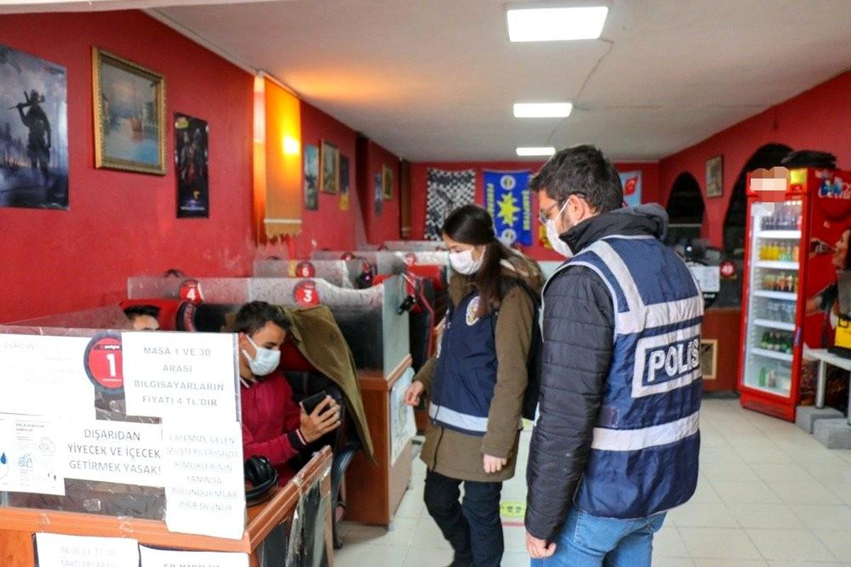Son dakika haberi: Kars\'ta polisten okul çevresinde uygulama