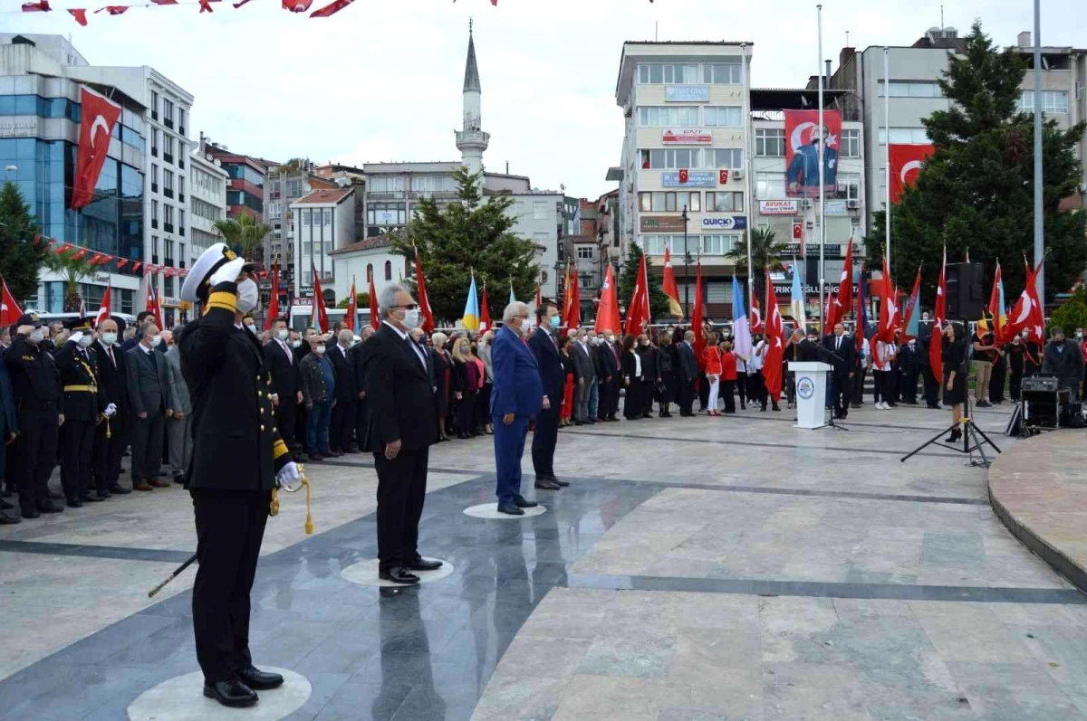Kdz.Ereğli\'de Cumhuriyet Bayramı törenle kutlandı