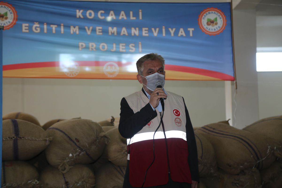 Kocaali\'de "Harmandan Hayata" projesiyle dar gelirli öğrencilerin eğitimine katkı