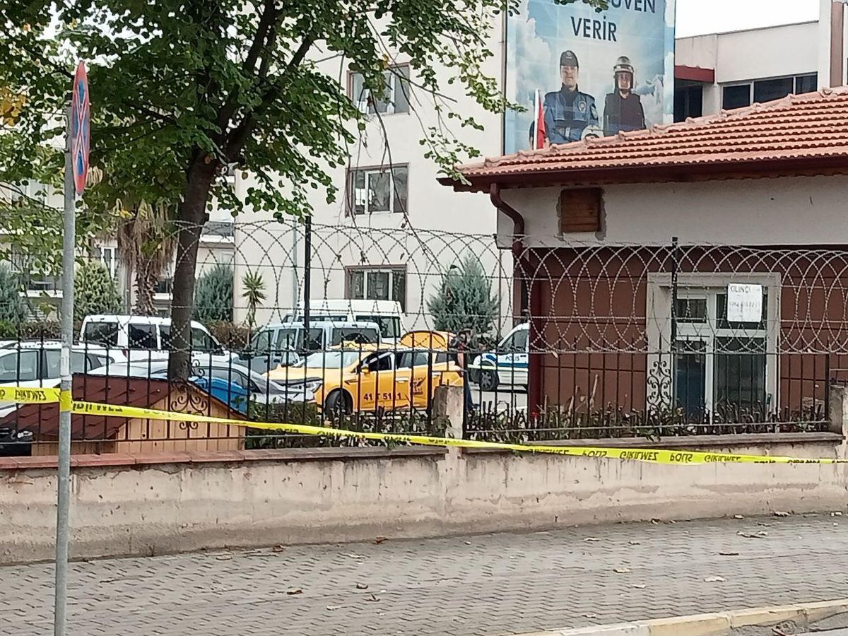 Son dakika haberleri! Kocaeli\'de kız arkadaşını öldüren şüpheli, cesedi koyduğu taksiyle emniyete gitti