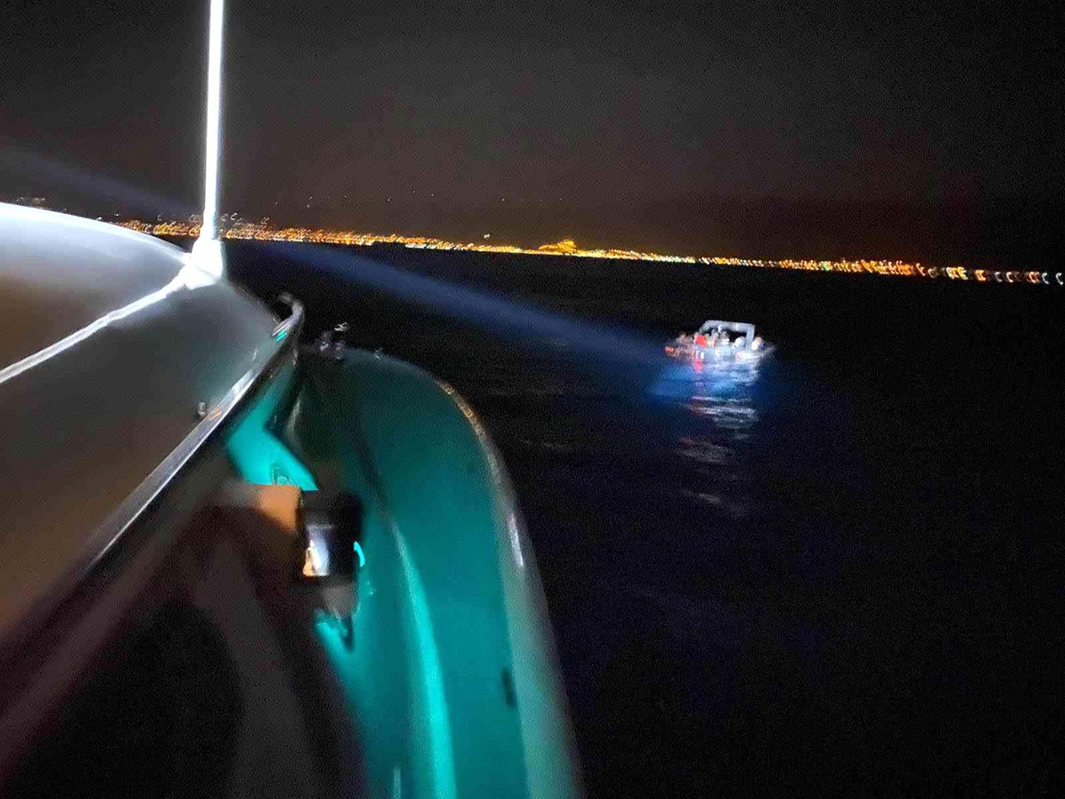 Kuşadası\'nda 87 Düzensiz göçmen kurtarıldı
