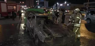 Maltepe'de seyir halindeki otomobil alev alev yandı