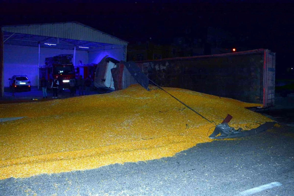 Mardin\'de freni boşalan tır yan yattı: 1 yaralı