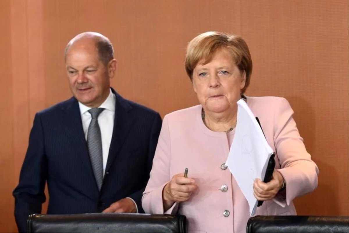 Merkel, Erdoğan\'la Roma\'da yapacağı görüşmeye müstakbel halefi Scholz\'u da davet etti