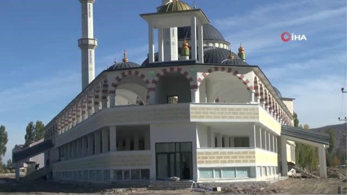 Muş\'ta 3 bin 700 kişilik Osmanlı ve Selçuklu mimarisine uygun cami inşa edildi