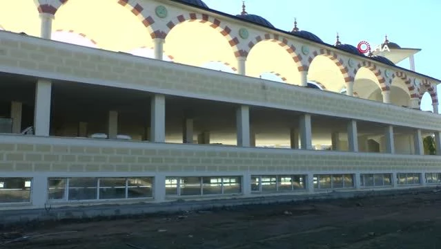 Muş'ta 3 bin 700 kişilik Osmanlı ve Selçuklu mimarisine uygun cami inşa edildi
