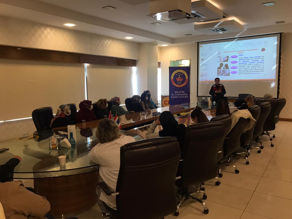 Osmaneli\'nde "En İyi Narkotik Polisi Anne" projesi için bilgilendirme yapıldı