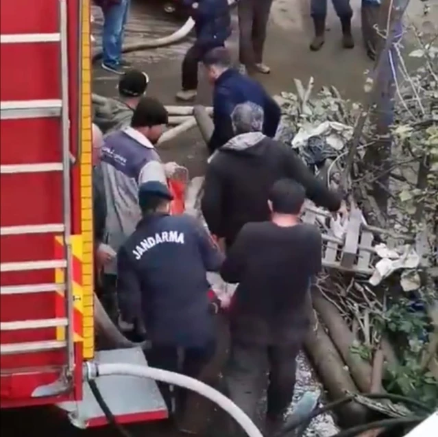 Rize'de 1 kişinin öldüğü yangında patlama anı kameraya yansıdı