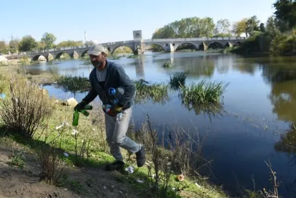 TUNCA NEHRİ ATIKLARLA ÇÖPLÜĞE DÖNDÜ