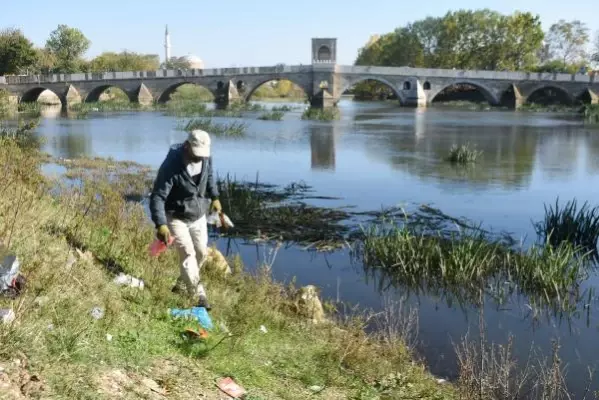 TUNCA NEHRİ ATIKLARLA ÇÖPLÜĞE DÖNDÜ