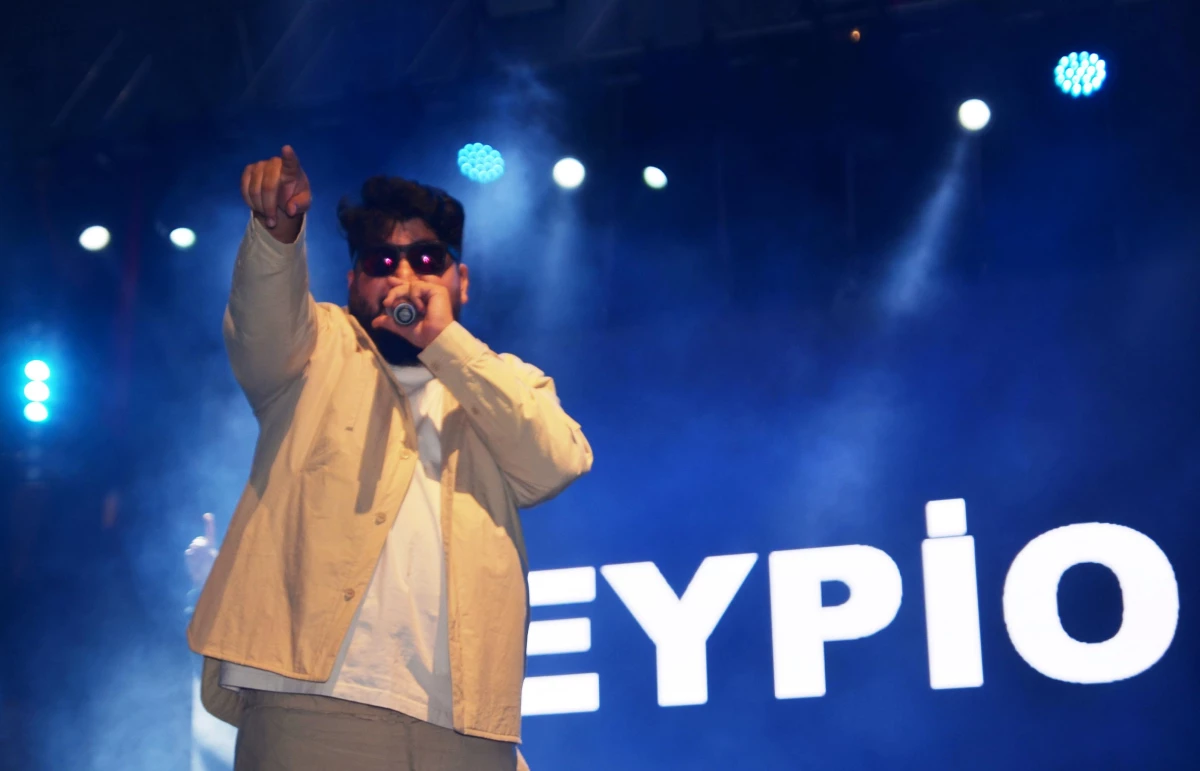 Türk rap şarkıcısı Eypio, Kütahya\'da sahne aldı
