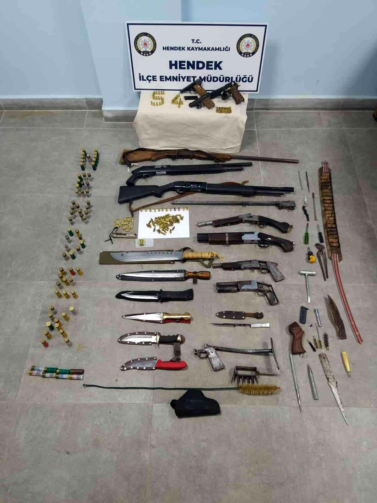 Uzun süredir takipte olan şüphelinin evinden cephanelik çıktı