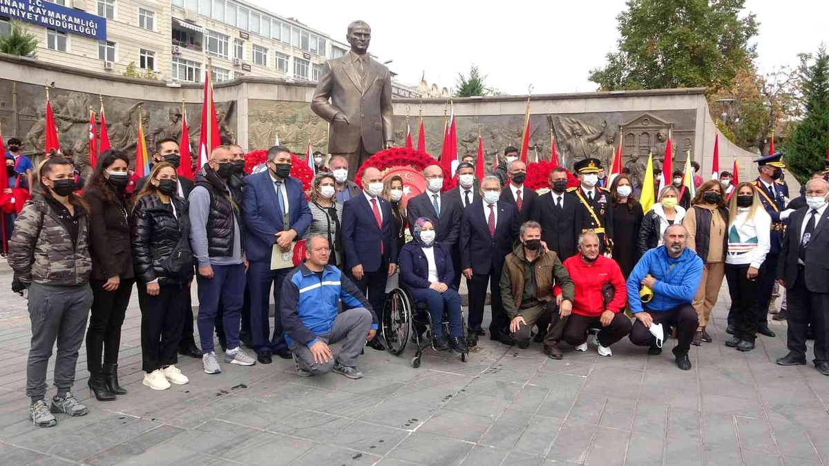Vali Günaydın: "Cumhuriyeti ilelebet yaşatmak hepimizin sorumluluğudur"