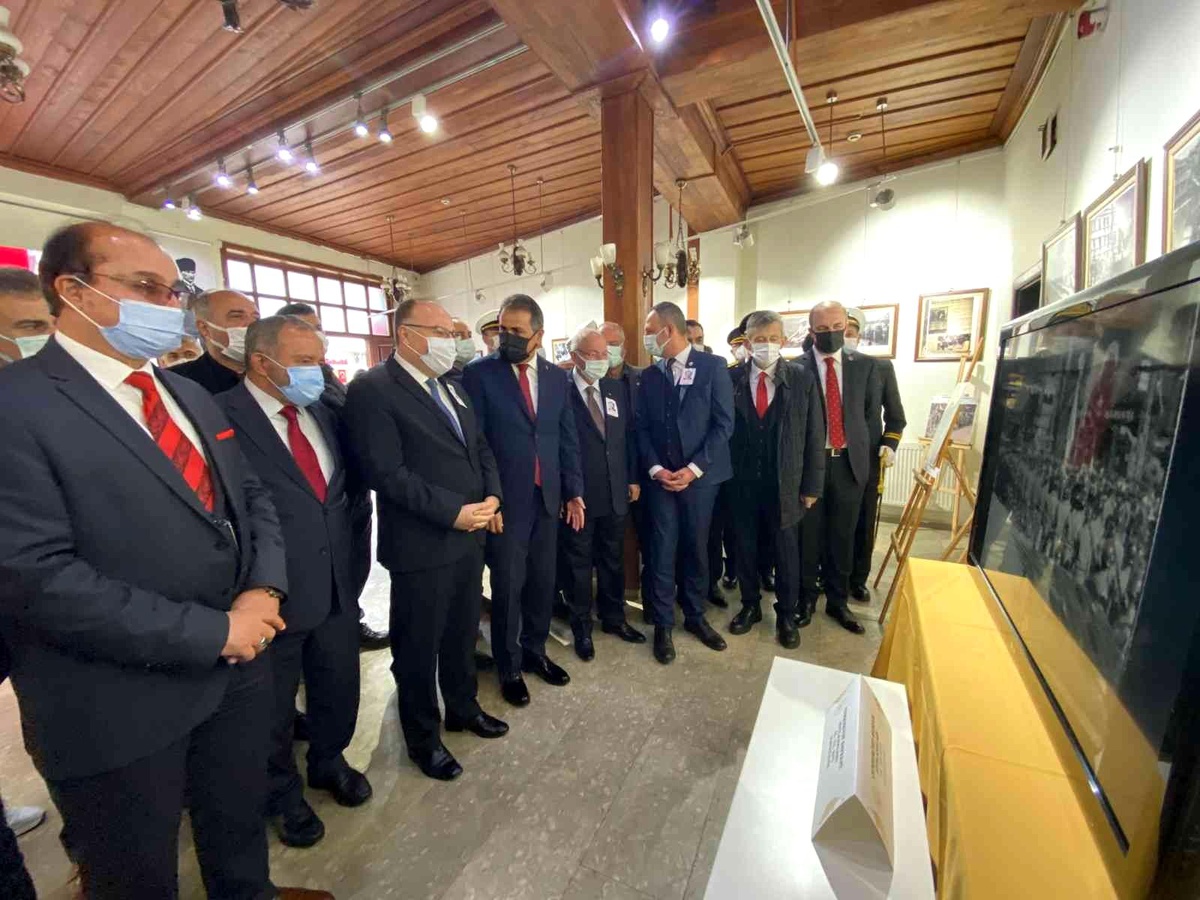 Zonguldak\'ta 29 Ekim Cumhuriyet Bayramı çelenk sunma töreni