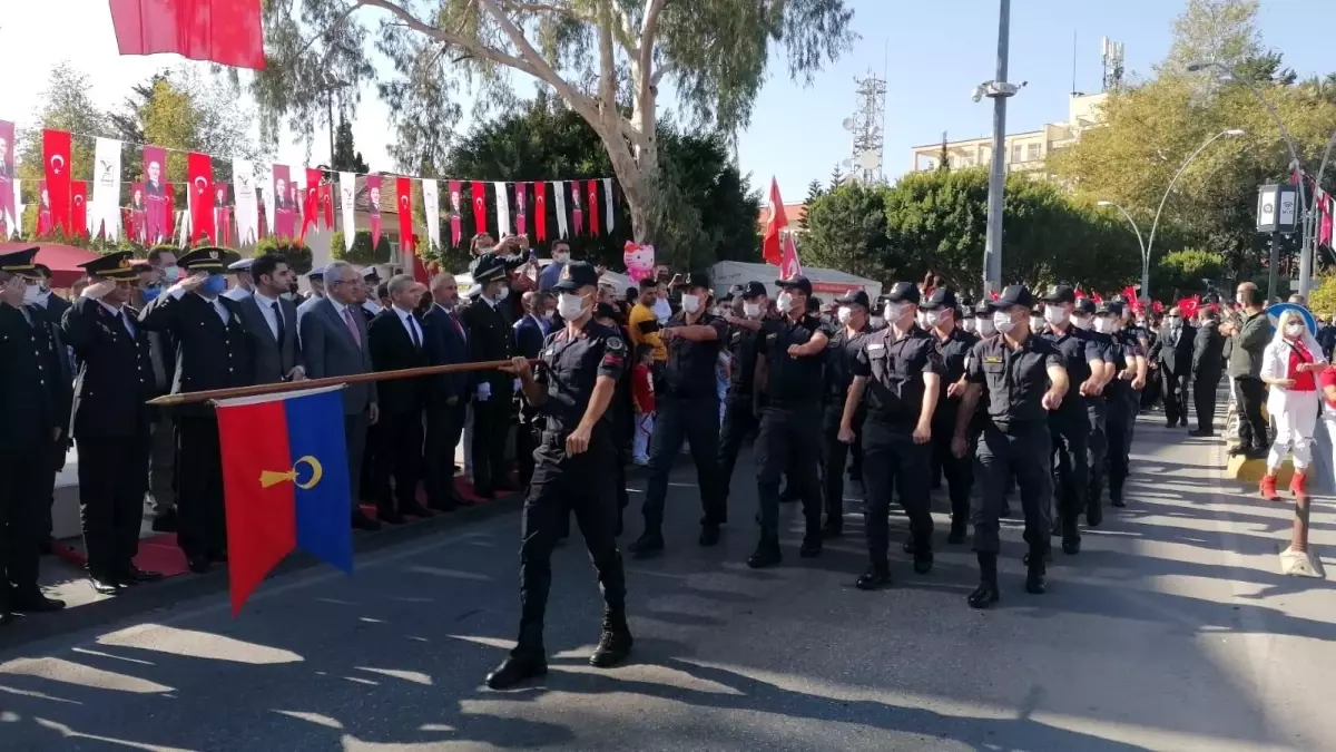 Antalya\'da Cumhuriyet Bayramı coşkusu ilçelerde de sürüyor