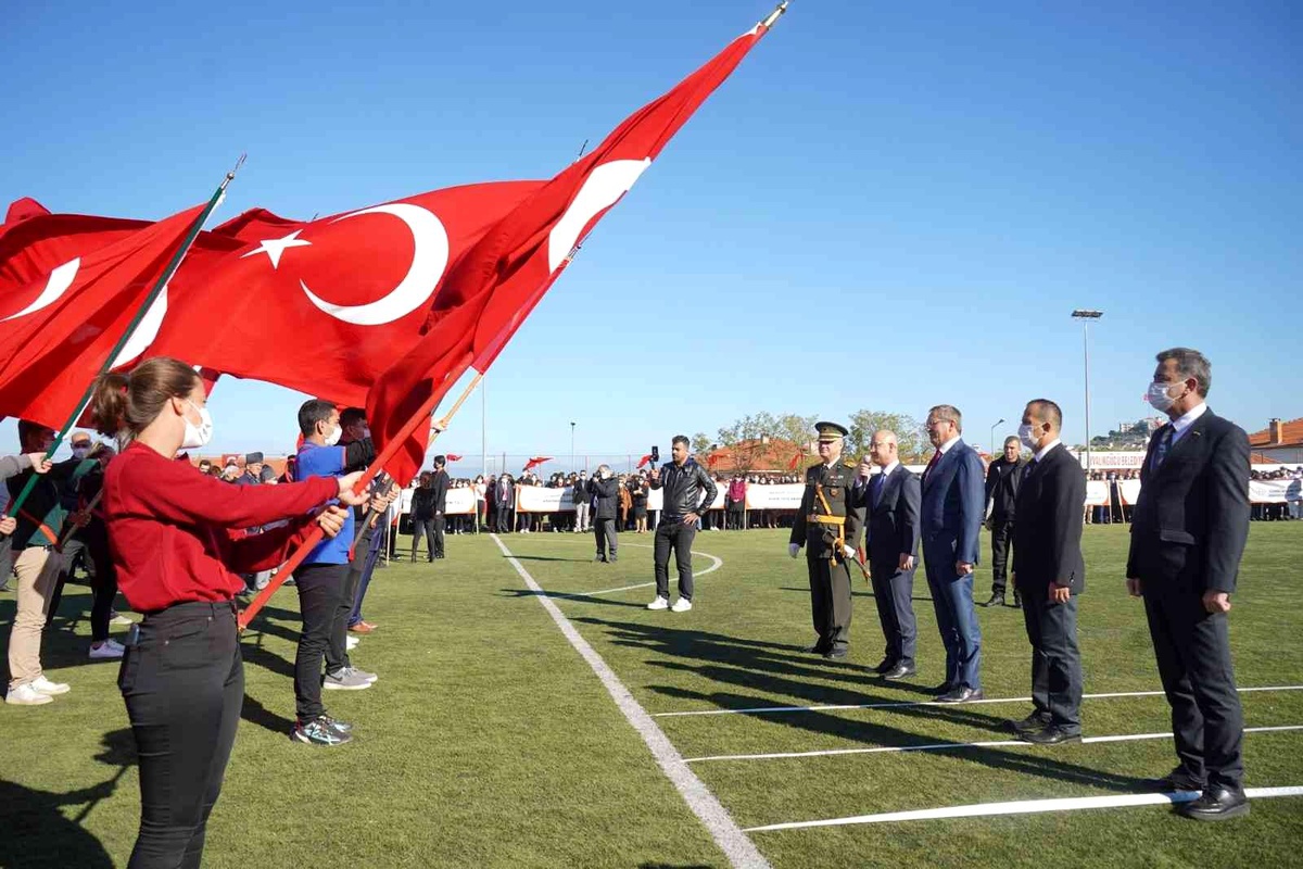 Ayvalık\'ta görkemli Cumhuriyet Bayramı kutlaması