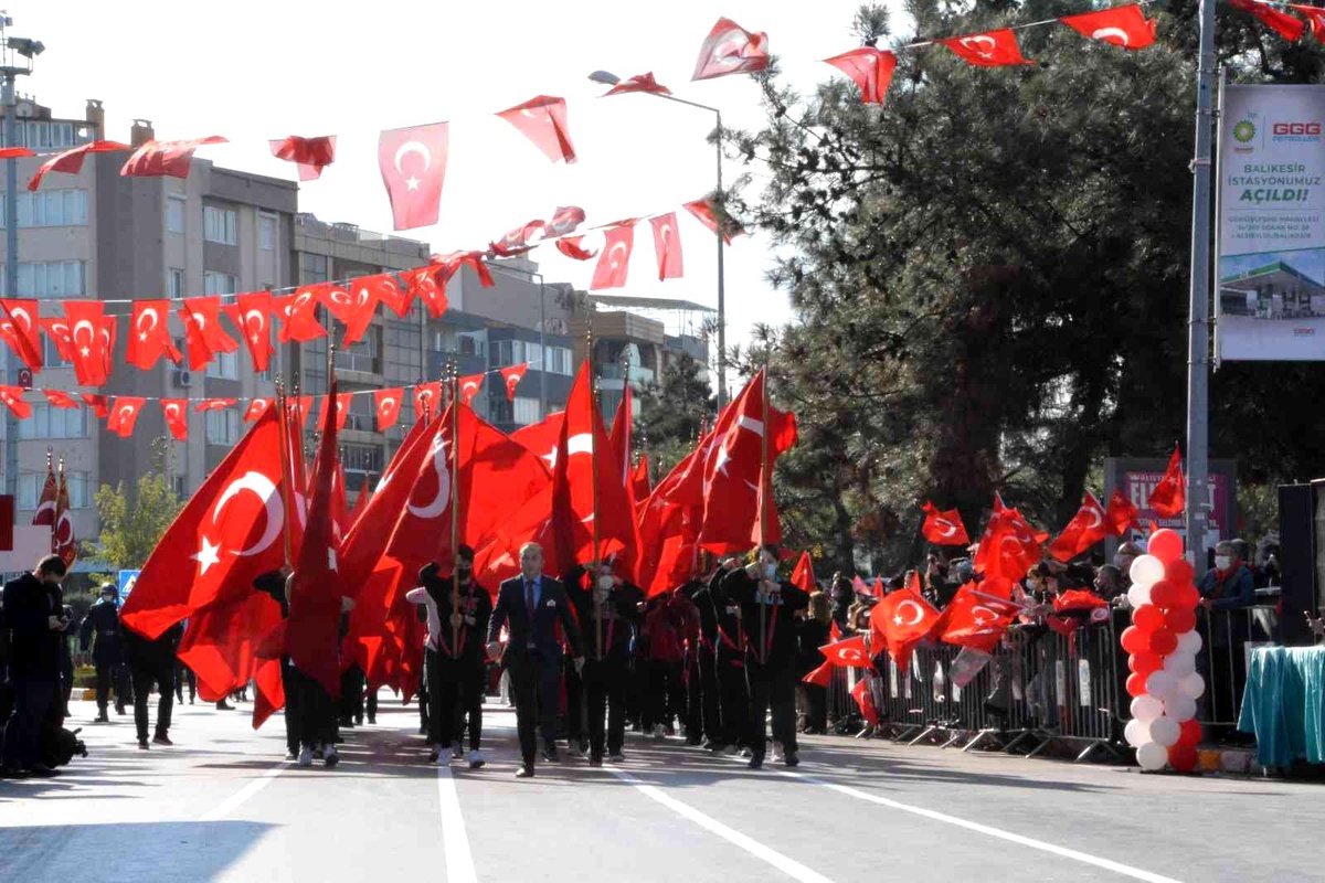 Balıkesir\'de Cumhuriyet bayramı kutlandı