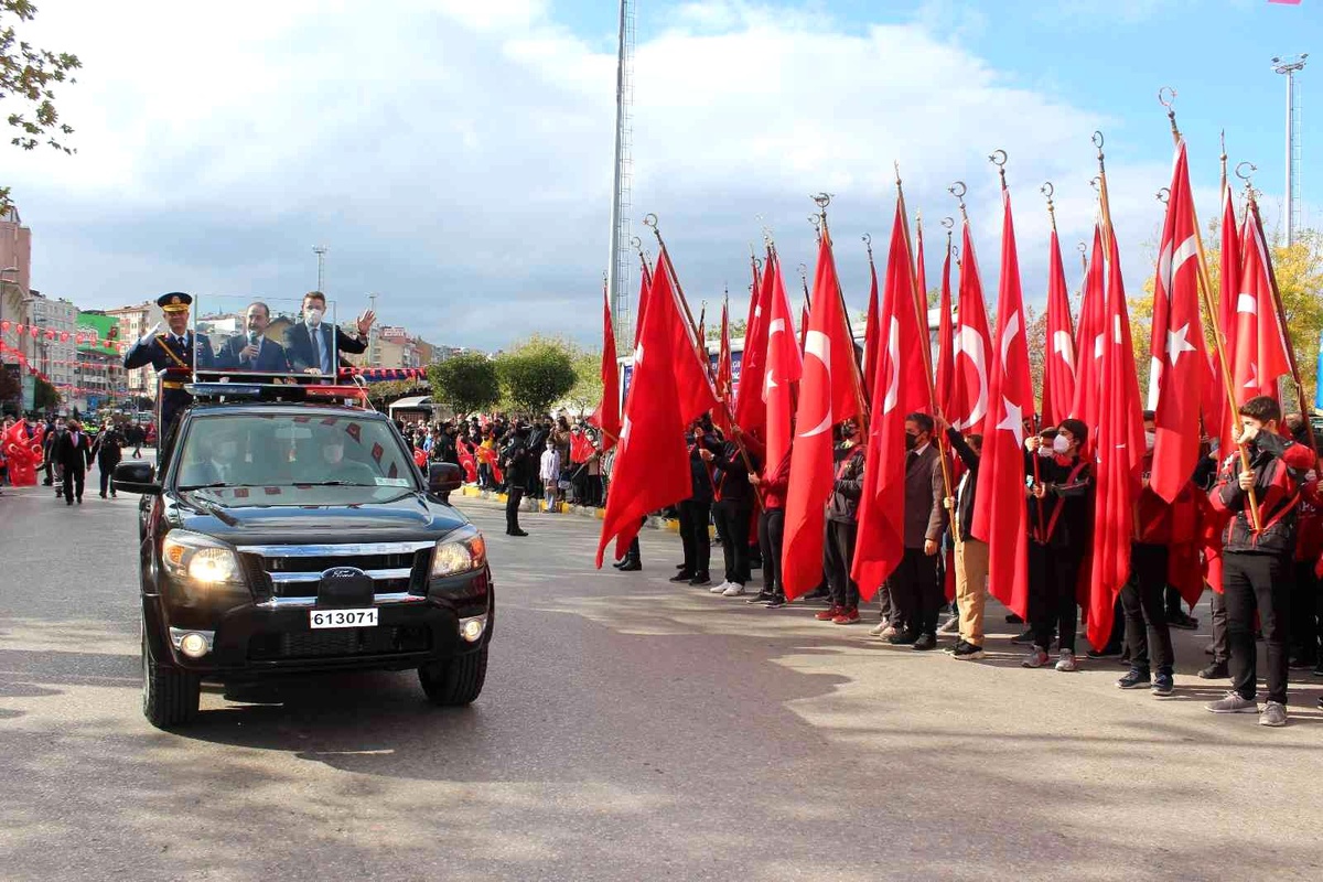 Bandırma\'da Cumhuriyet Bayramı coşkuyla kutlandı