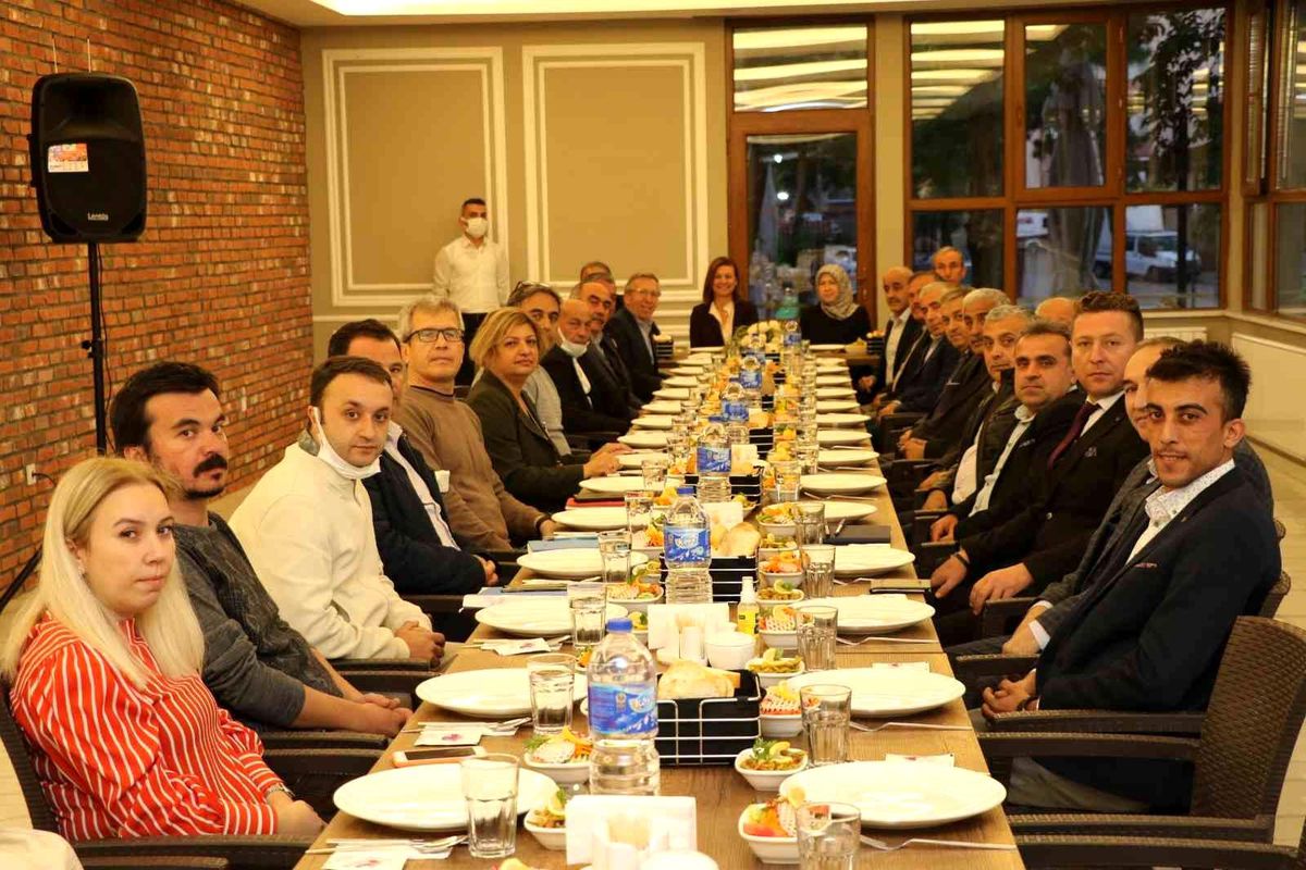 Başkan Köse, sosyal tesislerde muhtarlarla bir araya geldi