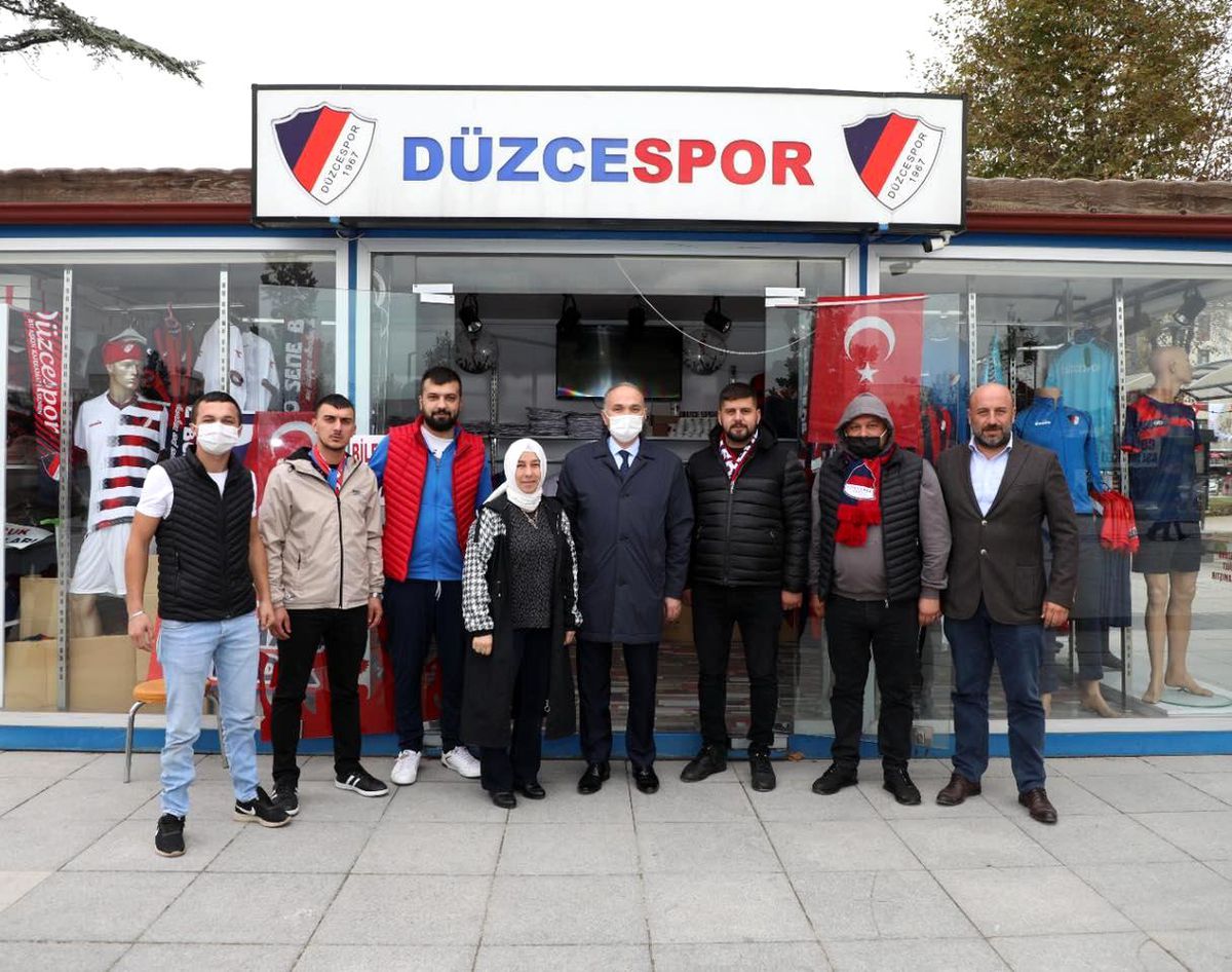 Başkan Özlü Düzcespor taraftarına hediye bilet