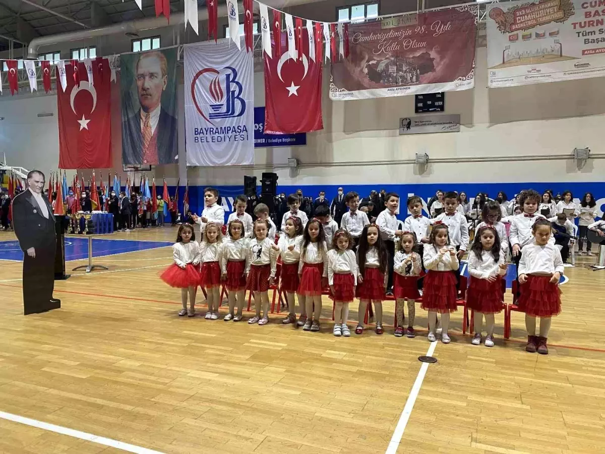 Bayrampaşa\'da 3X3 Cumhuriyet Basketbol Turnuvası heyecanı yaşandı