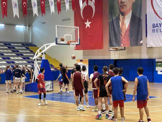 Bayrampaşa'da 3X3 Cumhuriyet Basketbol Turnuvası heyecanı yaşandı