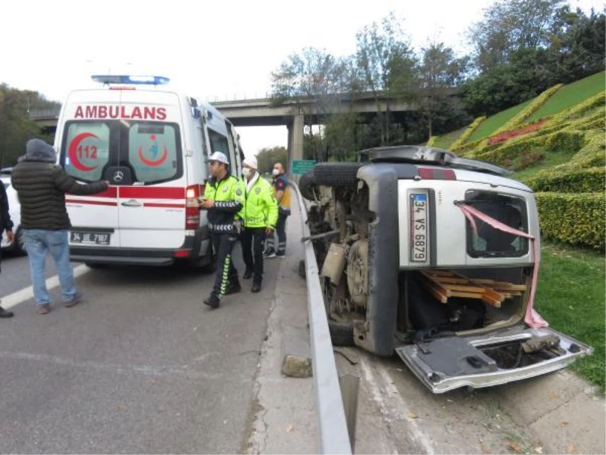 BEYKOZ TEM\'DE BARİYERLERE ÇARPAN HAFİF TİCARİ ARAÇ METRLERCE SÜRÜKLENDİ