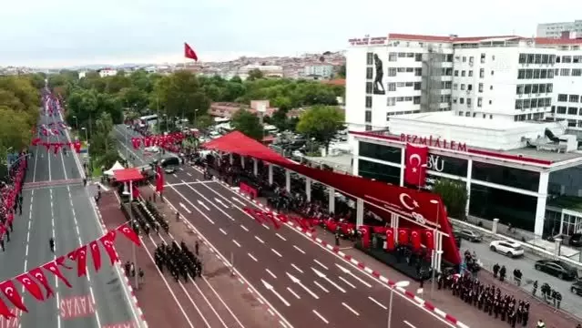 Cumhuriyet Bayramı dolayısıyla Vatan Caddesi'nde tören geçişi düzenlendi (2)