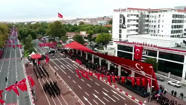 Cumhuriyet Bayramı dolayısıyla Vatan Caddesi'nde tören geçişi düzenlendi (2)