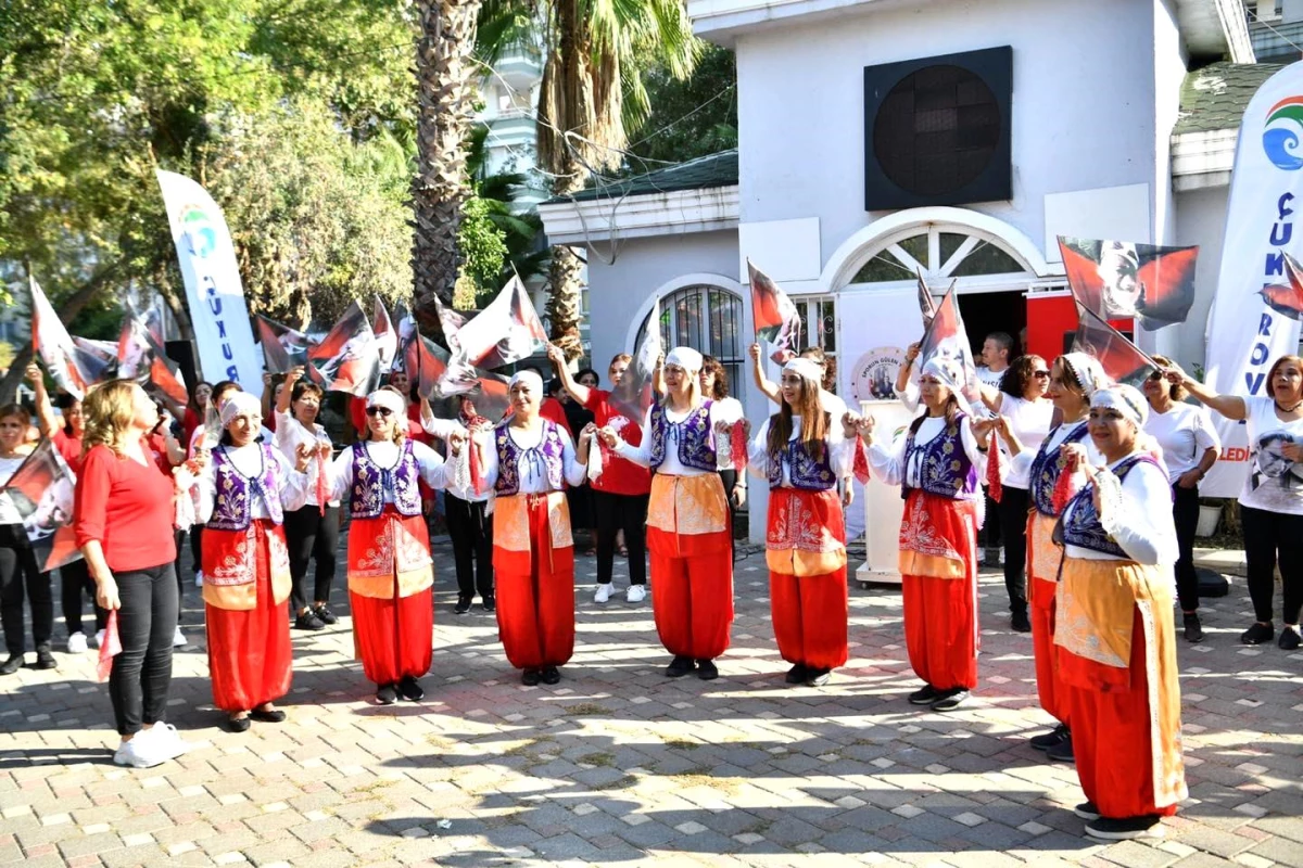 Cumhuriyet Bayramı\'nda Harmandalı\'yla coşuldu