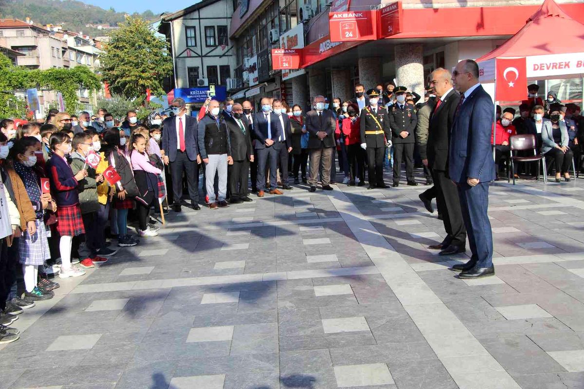 Devrek\'te 29 Ekim Cumhuriyet Bayramı coşku kutlandı