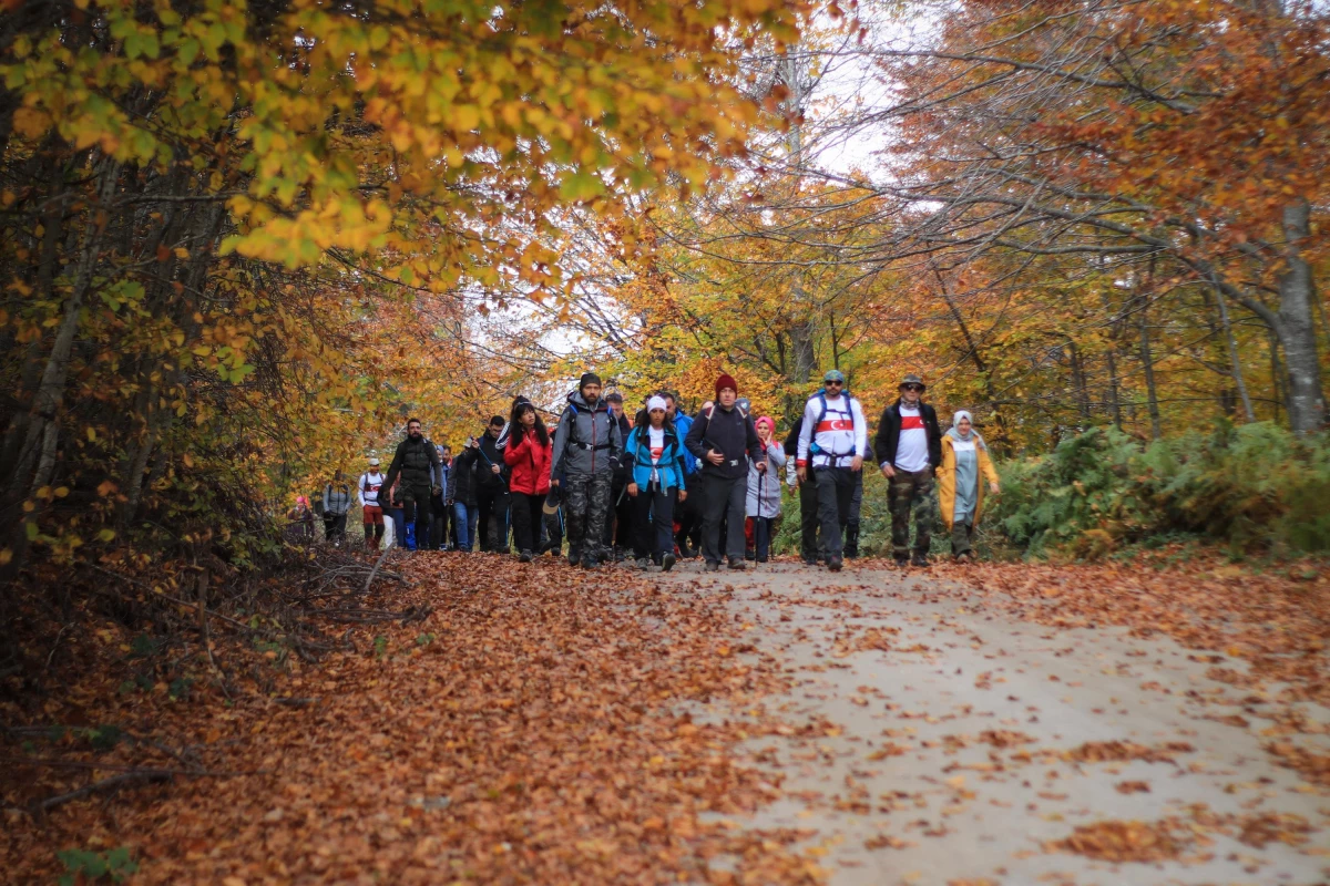Domaniç Dağları\'nda 29 Ekim Cumhuriyet Doğa Yürüyüşü yapıldı