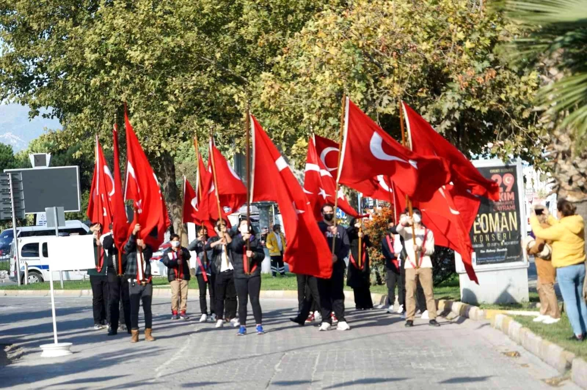 Edremit\'te 29 Ekim Cumhuriyet Bayramı coşkuyla kutlandı