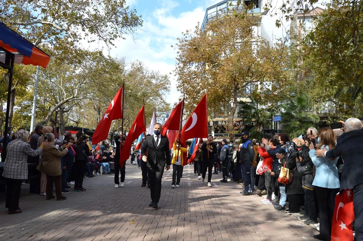 Erdek\'te Cumhuriyet Bayramı coşkuyla kutlandı